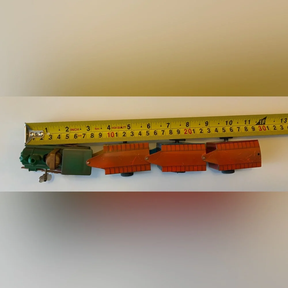Vintage RUSS Wind-Up Tin Train with Green Locomotive and Red Wheels - Picture 7 of 8